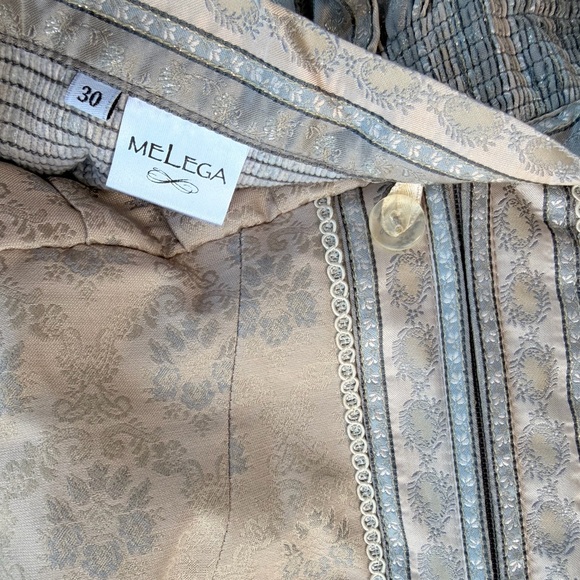 Authentic Dirndl - Picture 3 of 9